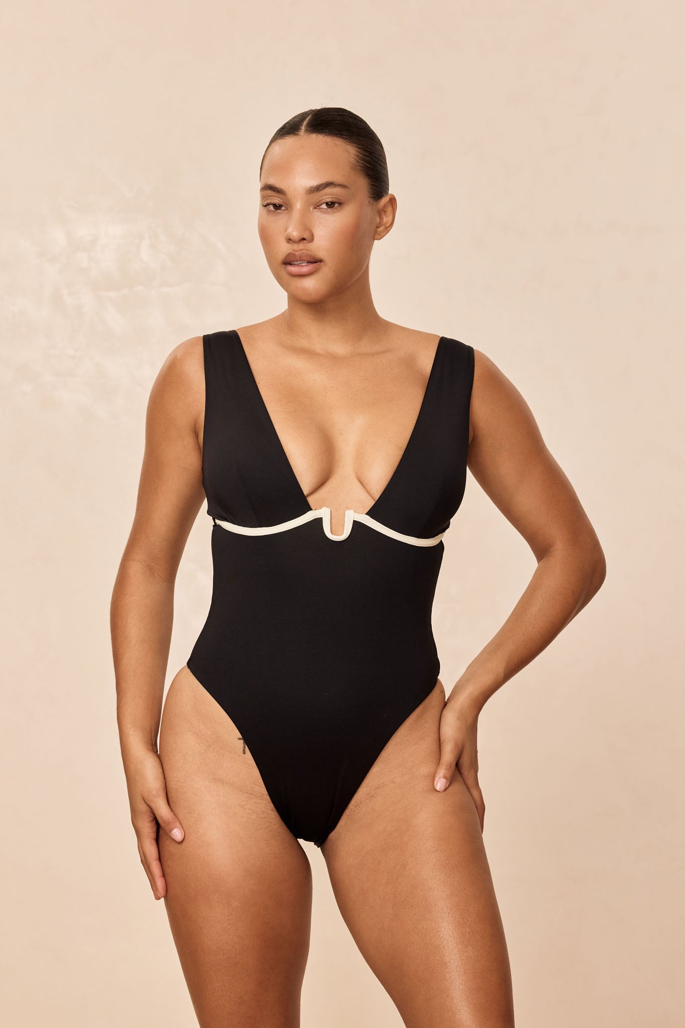 Milos One Piece - Black/Ivory