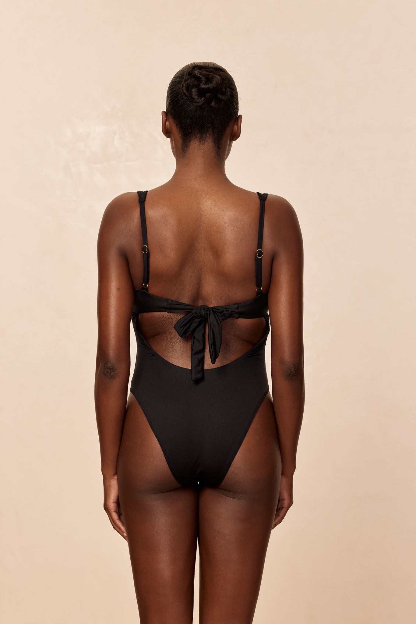 Milos One Piece - Black/Ivory