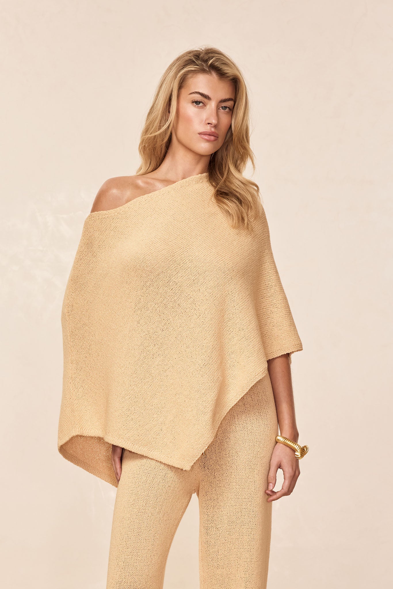 Dominica Poncho Open Knit - Raffia