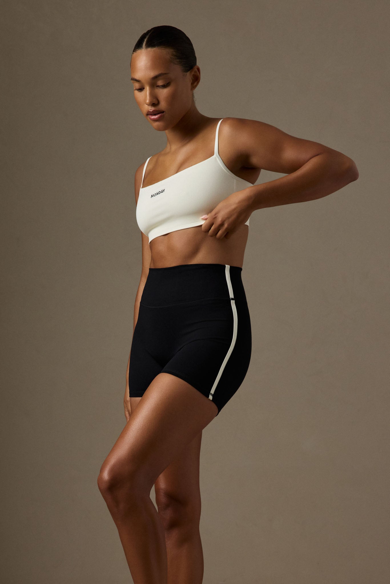 Elysian Short 4.5" - Black/Ivory