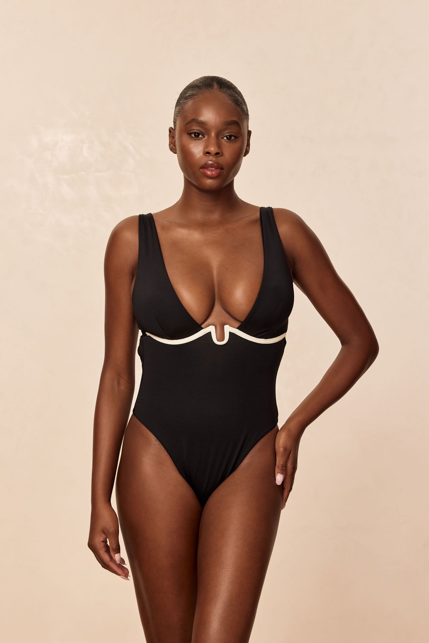 Milos One Piece - Black/Ivory